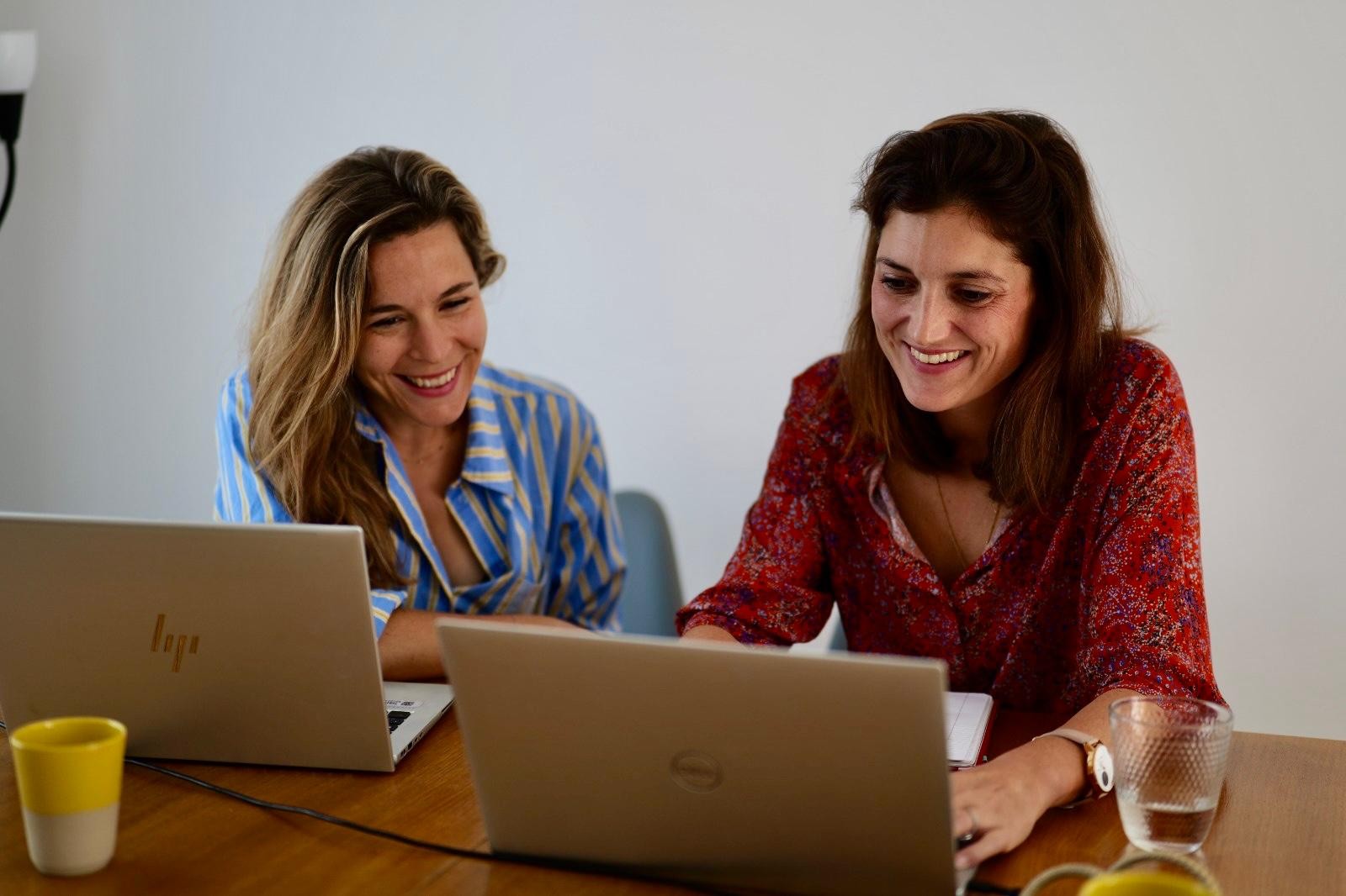 Aurore et Emeline, cofondatrices de Parent'izi